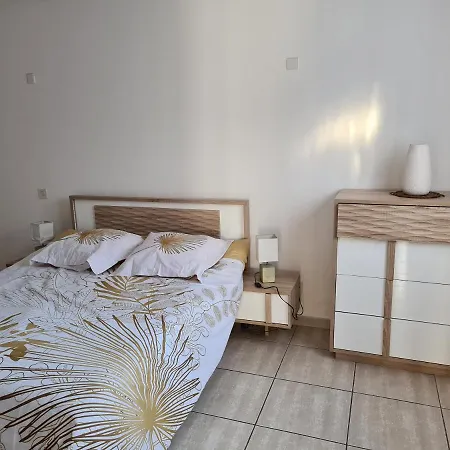Apartment Superbe Avec Parking Gratuit Et Coin Exterieur